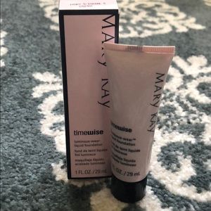 Mary Kay Luminous-Wear Foundation